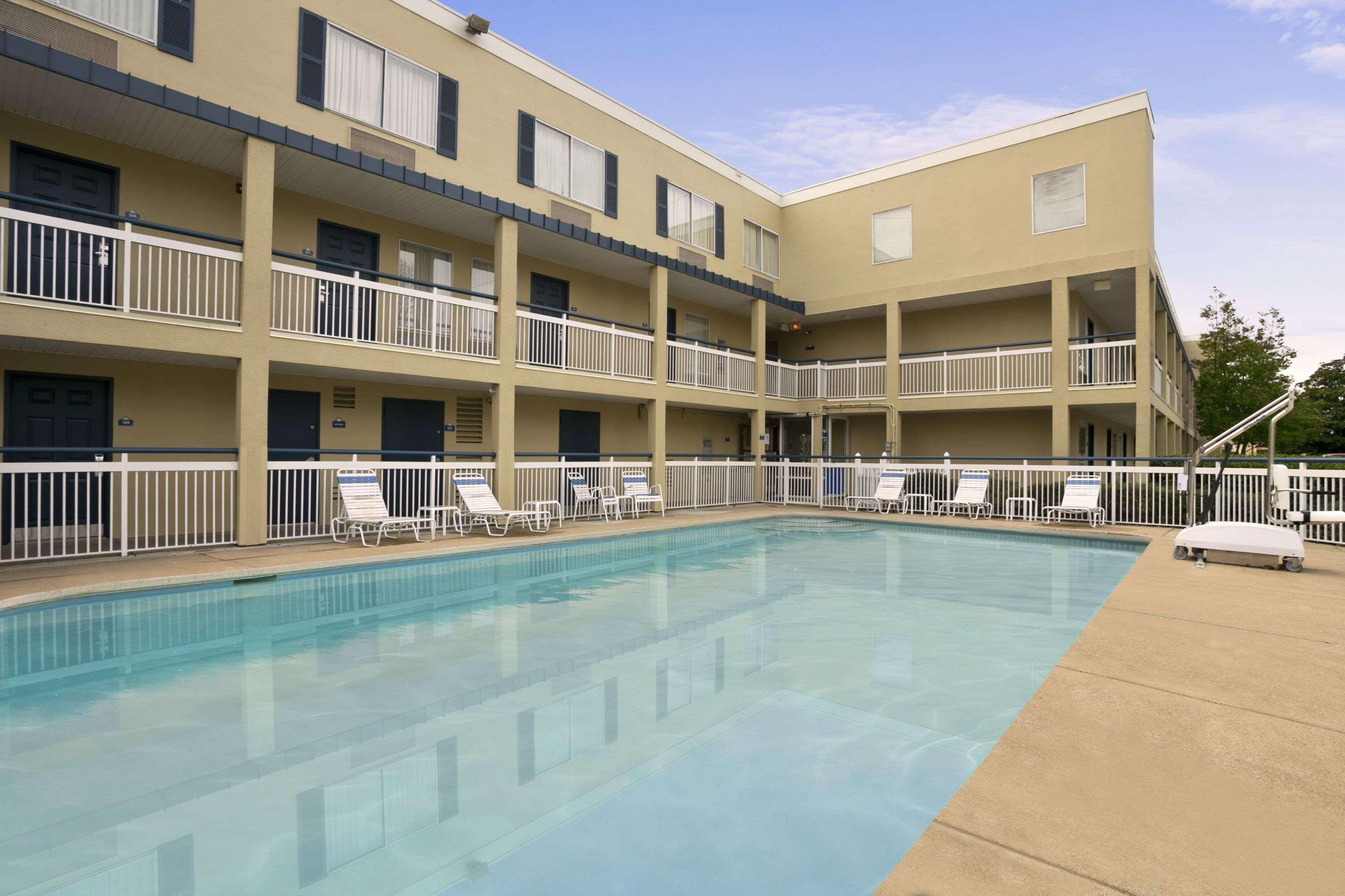 Days Inn By Wyndham Chattanooga/Hamilton Place Eksteriør billede