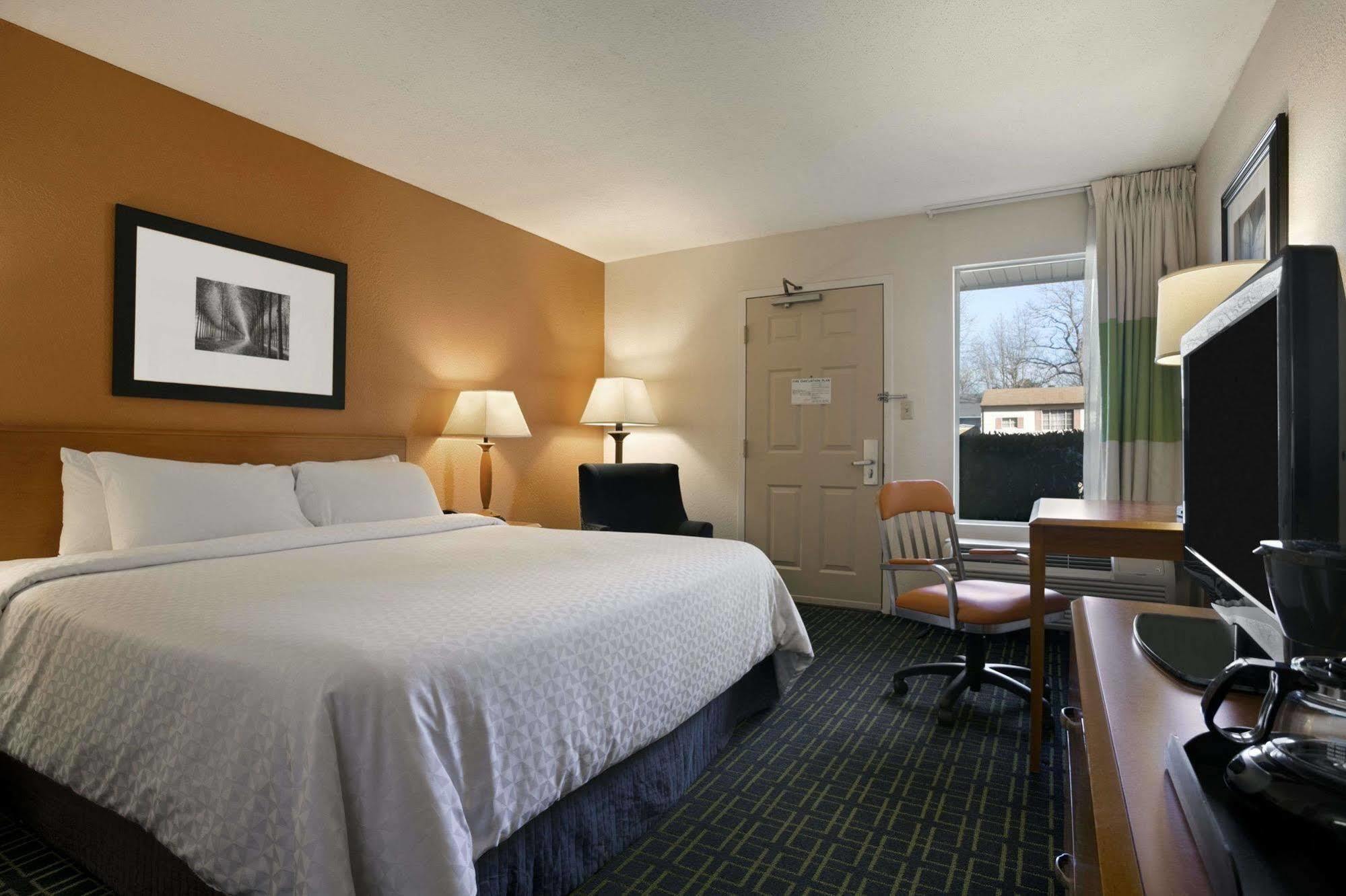 Days Inn By Wyndham Chattanooga/Hamilton Place Eksteriør billede